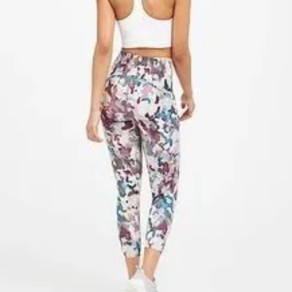 Spanx booty boost active camo printed 7/8 leggings - Picture 3 of 6